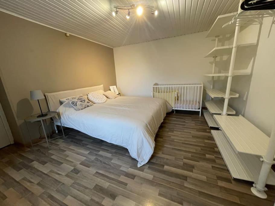 Charmante Maison De Vacances Vaux-sur-Sure ภายนอก รูปภาพ