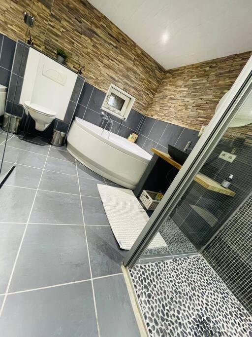 Charmante Maison De Vacances Vaux-sur-Sure ภายนอก รูปภาพ
